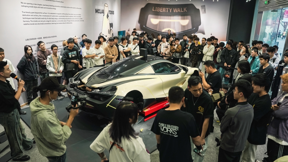 当街切超跑？围观装宽体！INSPEED硬速现场直击LB宽体×TBC深圳快闪